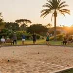 FOPI KOTA PALU mengadakan pertandingan petanque di luar ruangan dengan pemain bersemangat.